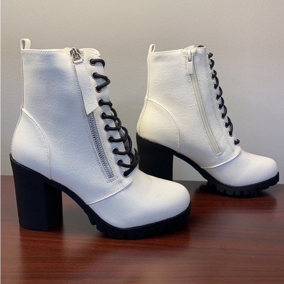 White Booties Chunky Heel 5.5 - Picture 2 of 7